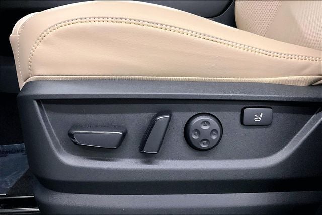 2026 Nissan Armada Platinum Reserve 4WD - Split Bench Seat Package