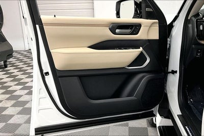 2026 Nissan Armada Platinum Reserve 4WD - Split Bench Seat Package
