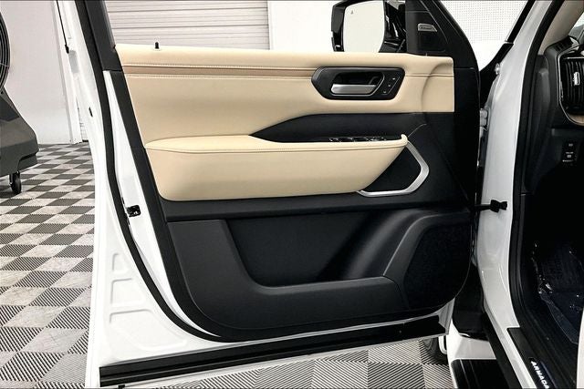 2026 Nissan Armada Platinum Reserve 4WD - Split Bench Seat Package