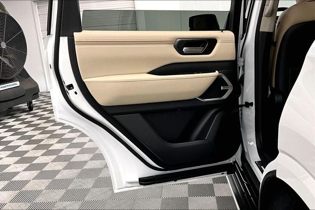 2026 Nissan Armada Platinum Reserve 4WD - Split Bench Seat Package