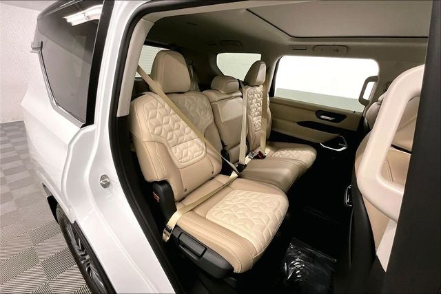 2026 Nissan Armada Platinum Reserve 4WD - Split Bench Seat Package