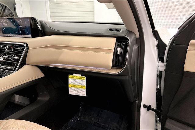 2026 Nissan Armada Platinum Reserve 4WD - Split Bench Seat Package