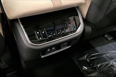 2026 Nissan Armada Platinum Reserve 4WD - Split Bench Seat Package