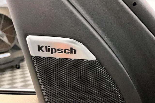 2026 Nissan Armada Platinum Reserve 4WD - Split Bench Seat Package