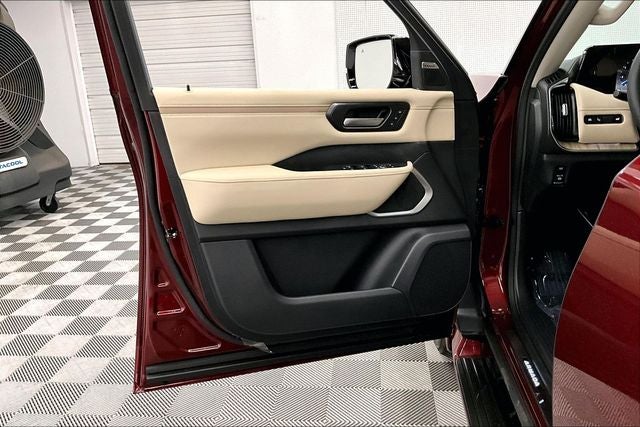 2026 Nissan Armada Platinum Reserve 4WD - Split Bench Seat Package