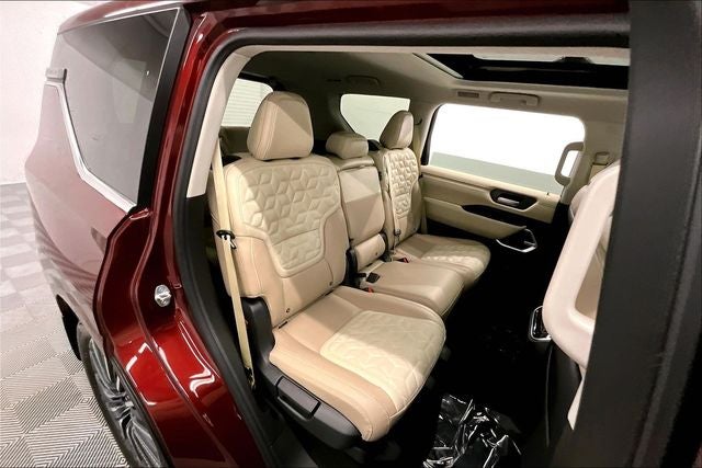 2026 Nissan Armada Platinum Reserve 4WD - Split Bench Seat Package