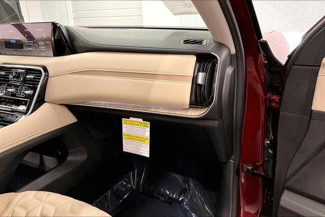 2026 Nissan Armada Platinum Reserve 4WD - Split Bench Seat Package