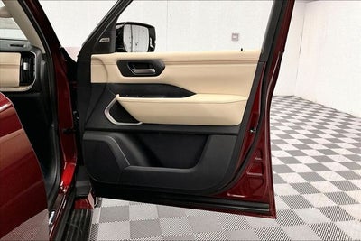 2026 Nissan Armada Platinum Reserve 4WD - Split Bench Seat Package