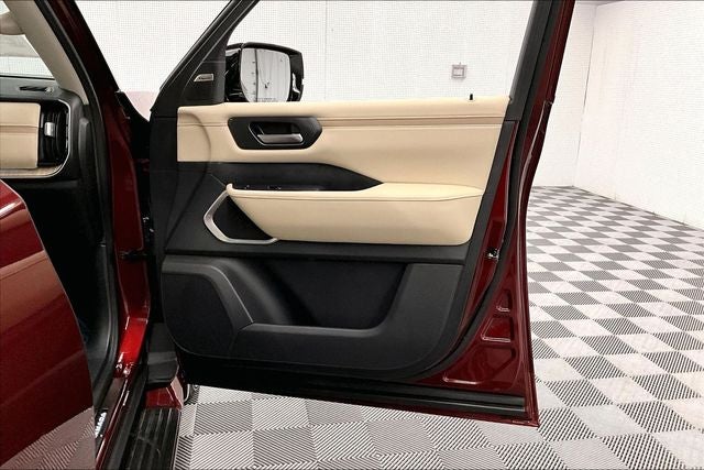 2026 Nissan Armada Platinum Reserve 4WD - Split Bench Seat Package