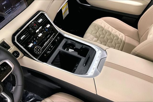 2026 Nissan Armada Platinum Reserve 4WD - Split Bench Seat Package