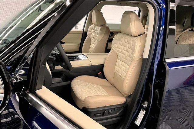 2026 Nissan Armada Platinum Reserve 4WD - Split Bench Seat Package