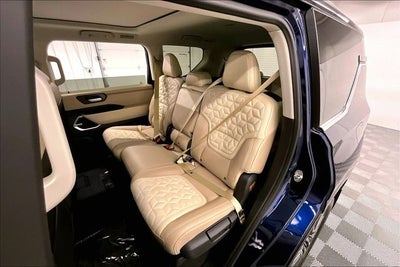 2026 Nissan Armada Platinum Reserve 4WD - Split Bench Seat Package