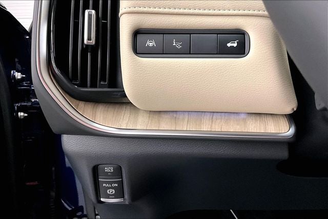 2026 Nissan Armada Platinum Reserve 4WD - Split Bench Seat Package