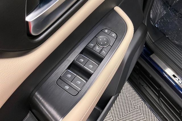 2026 Nissan Armada Platinum Reserve 4WD - Split Bench Seat Package