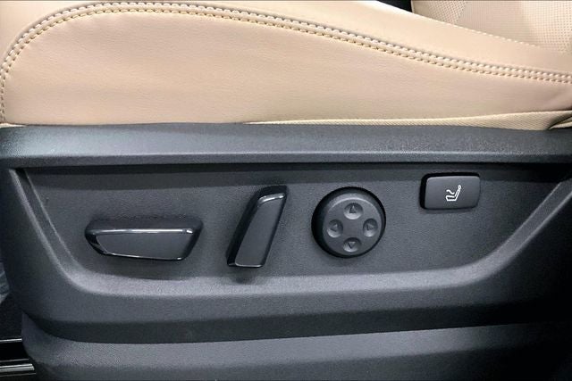 2026 Nissan Armada Platinum Reserve 4WD - Split Bench Seat Package