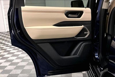 2026 Nissan Armada Platinum Reserve 4WD - Split Bench Seat Package