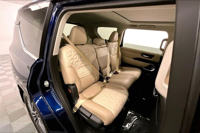2026 Nissan Armada Platinum Reserve 4WD - Split Bench Seat Package