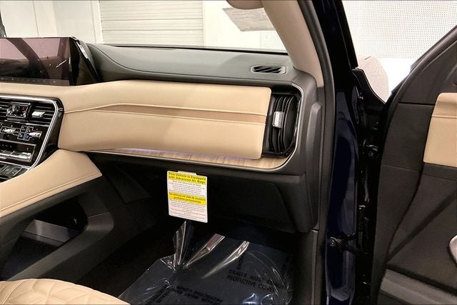 2026 Nissan Armada Platinum Reserve 4WD - Split Bench Seat Package
