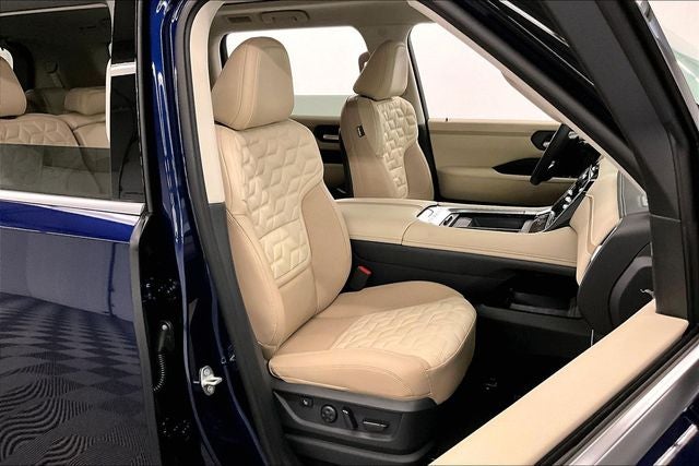 2026 Nissan Armada Platinum Reserve 4WD - Split Bench Seat Package