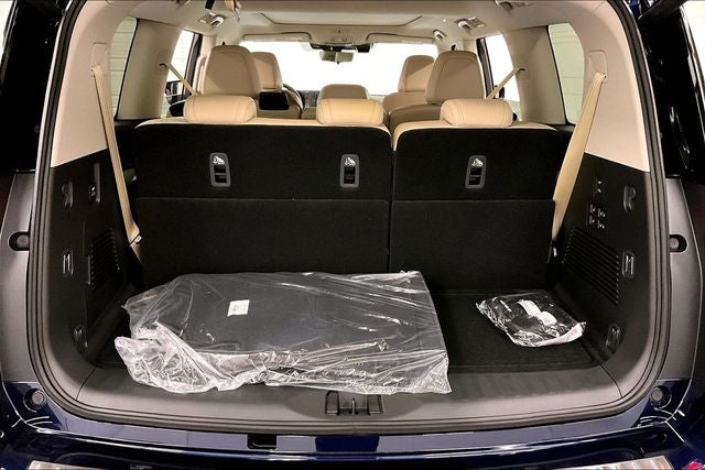 2026 Nissan Armada Platinum Reserve 4WD - Split Bench Seat Package