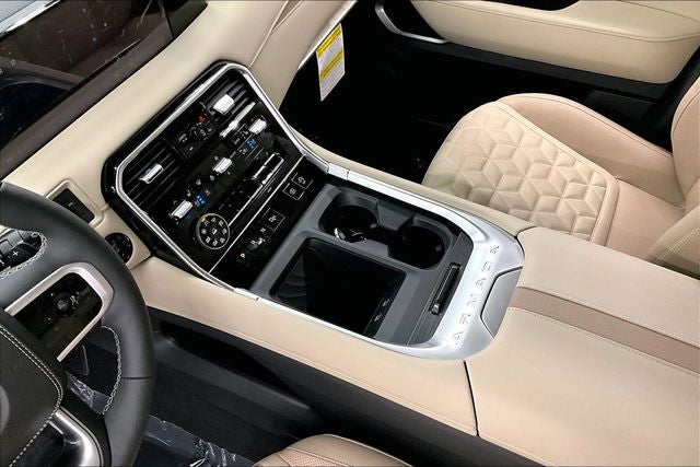 2026 Nissan Armada Platinum Reserve 4WD - Split Bench Seat Package