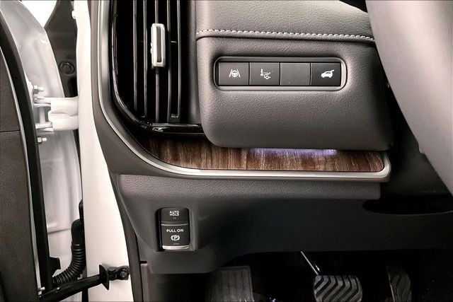 2026 Nissan Armada Platinum Reserve 4WD - Bench Seat Package