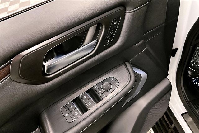 2026 Nissan Armada Platinum Reserve 4WD - Bench Seat Package