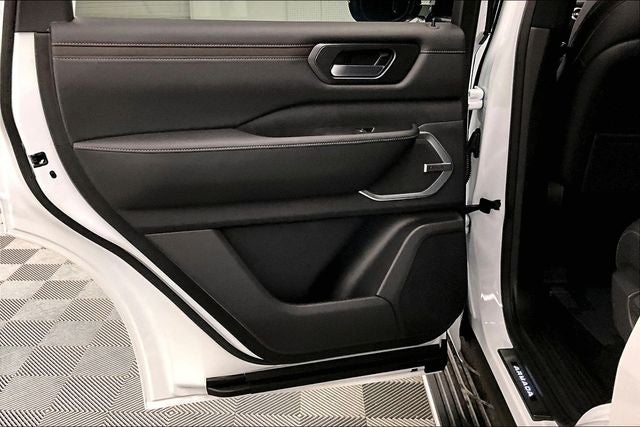 2026 Nissan Armada Platinum Reserve 4WD - Bench Seat Package