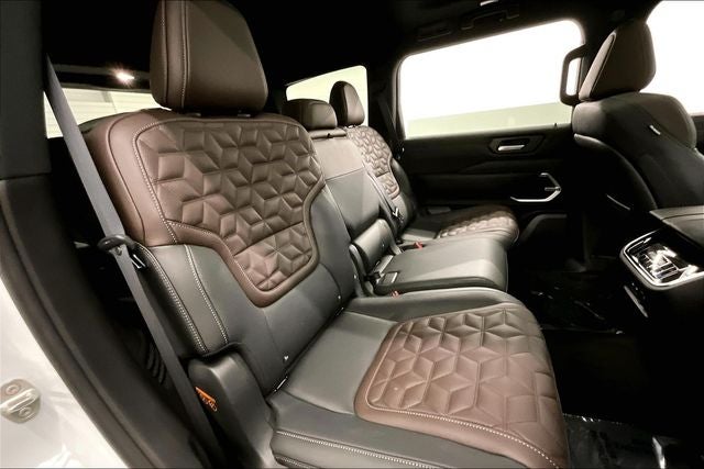 2026 Nissan Armada Platinum Reserve 4WD - Bench Seat Package
