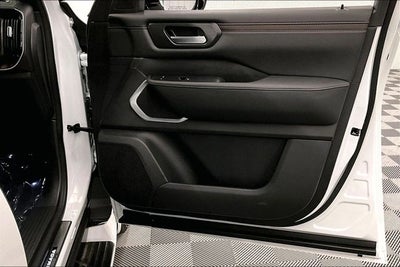2026 Nissan Armada Platinum Reserve 4WD - Bench Seat Package