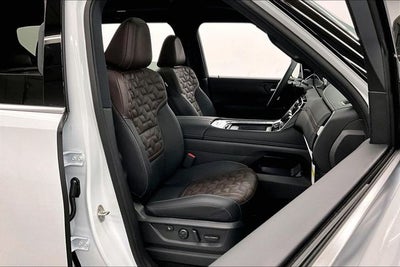 2026 Nissan Armada Platinum Reserve 4WD - Bench Seat Package