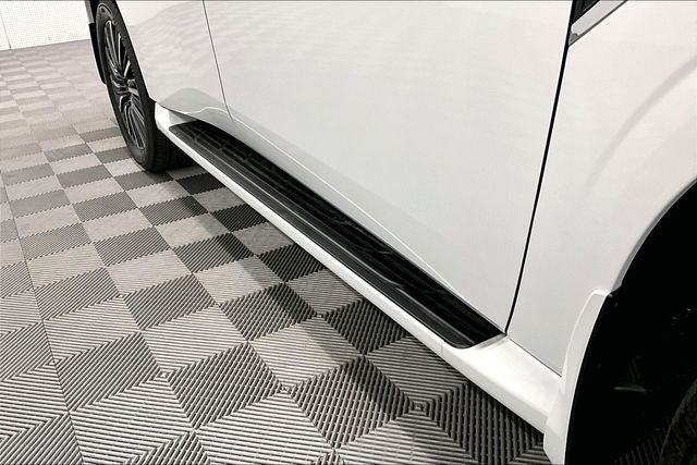 2026 Nissan Armada Platinum Reserve 4WD - Bench Seat Package