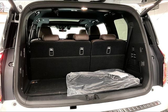 2026 Nissan Armada Platinum Reserve 4WD - Bench Seat Package