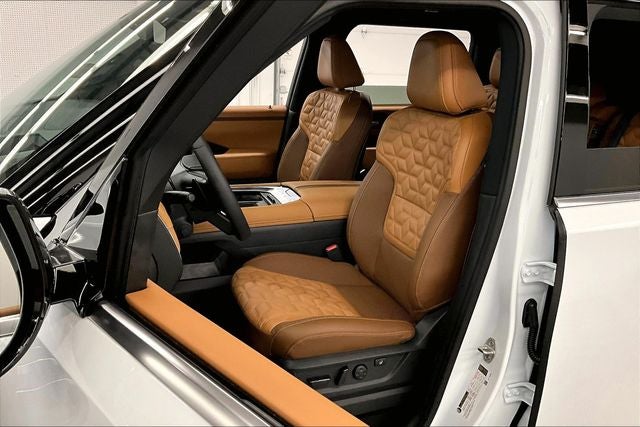 2026 Nissan Armada Platinum Reserve 4WD - Split Bench Seat Package