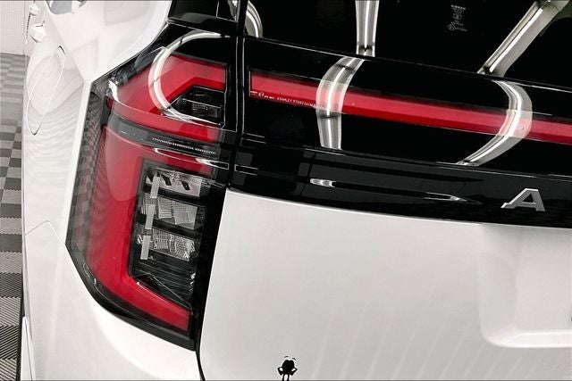 2026 Nissan Armada Platinum Reserve 4WD - Split Bench Seat Package