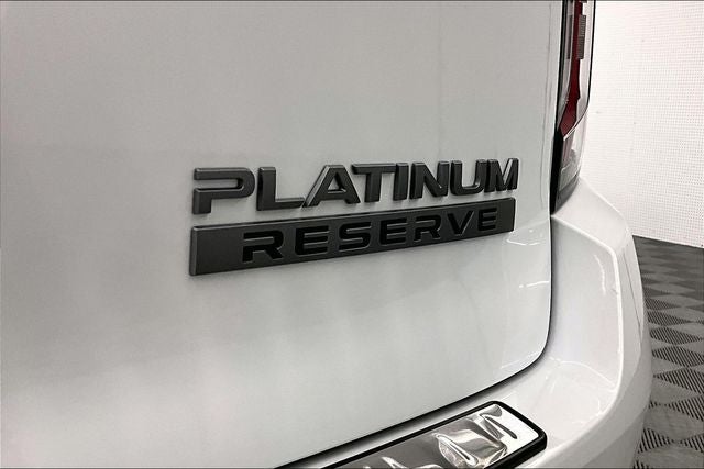 2026 Nissan Armada Platinum Reserve 4WD - Split Bench Seat Package