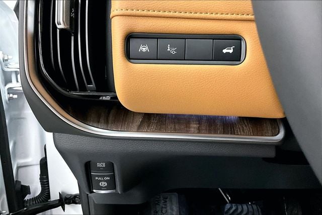 2026 Nissan Armada Platinum Reserve 4WD - Split Bench Seat Package