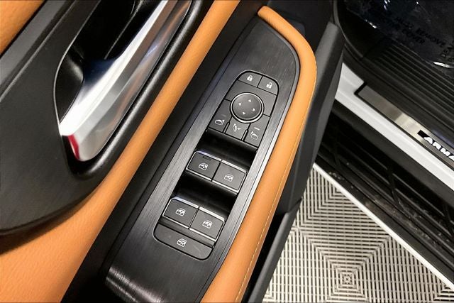 2026 Nissan Armada Platinum Reserve 4WD - Split Bench Seat Package