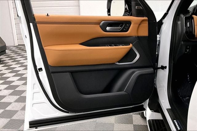 2026 Nissan Armada Platinum Reserve 4WD - Split Bench Seat Package