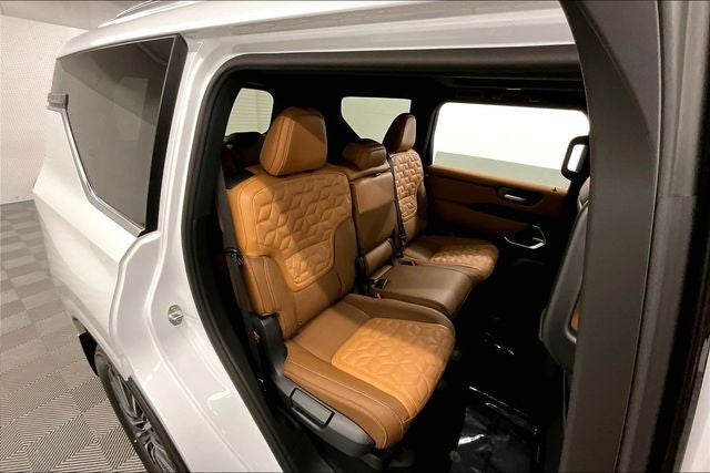 2026 Nissan Armada Platinum Reserve 4WD - Split Bench Seat Package