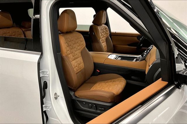 2026 Nissan Armada Platinum Reserve 4WD - Split Bench Seat Package
