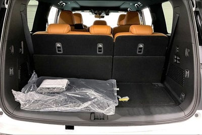 2026 Nissan Armada Platinum Reserve 4WD - Split Bench Seat Package