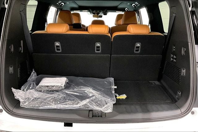 2026 Nissan Armada Platinum Reserve 4WD - Split Bench Seat Package