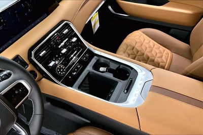 2026 Nissan Armada Platinum Reserve 4WD - Split Bench Seat Package