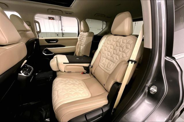 2026 Nissan Armada Platinum Reserve 4WD - Split Bench Seat Package