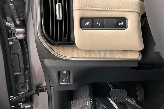 2026 Nissan Armada Platinum Reserve 4WD - Split Bench Seat Package