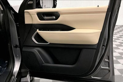 2026 Nissan Armada Platinum Reserve 4WD - Split Bench Seat Package