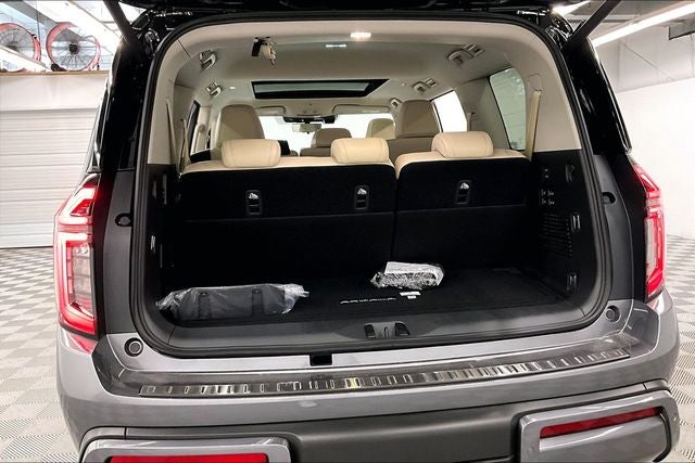 2026 Nissan Armada Platinum Reserve 4WD - Split Bench Seat Package