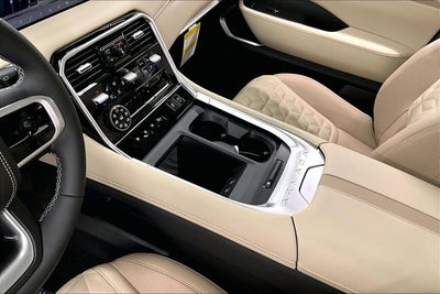 2026 Nissan Armada Platinum Reserve 4WD - Split Bench Seat Package
