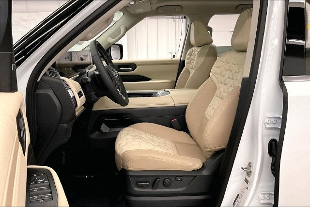 2026 Nissan Armada Platinum Reserve 4WD - Split Bench Seat Package